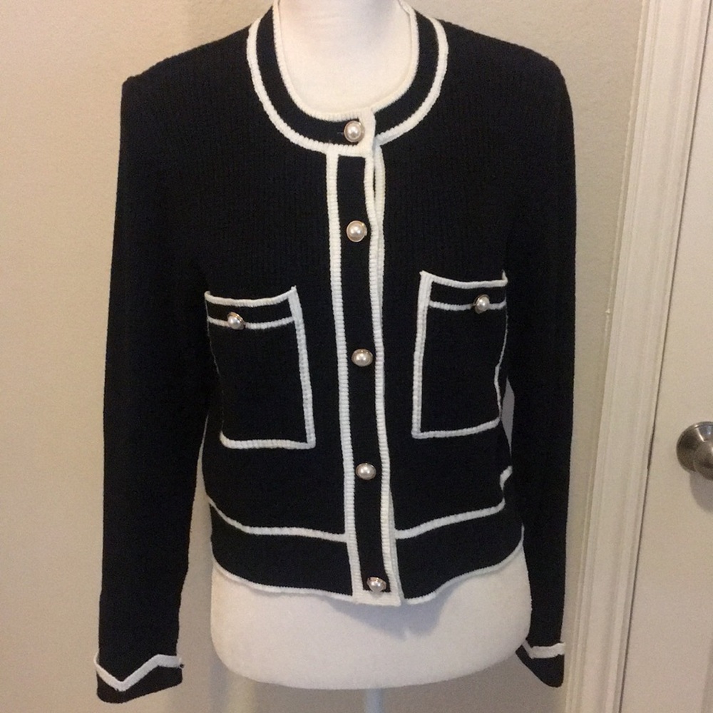 Urban Revivo Lady Black Cardigan w White Accent & Pearl & Gold Buttons, size Med